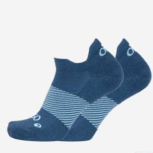 NWT bundle of 6 pair os1st wicked comfort socks, size medium. 3 gray, 3 navy